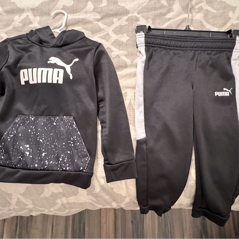 Puma Boys Size 4T Black and White Track Suit
